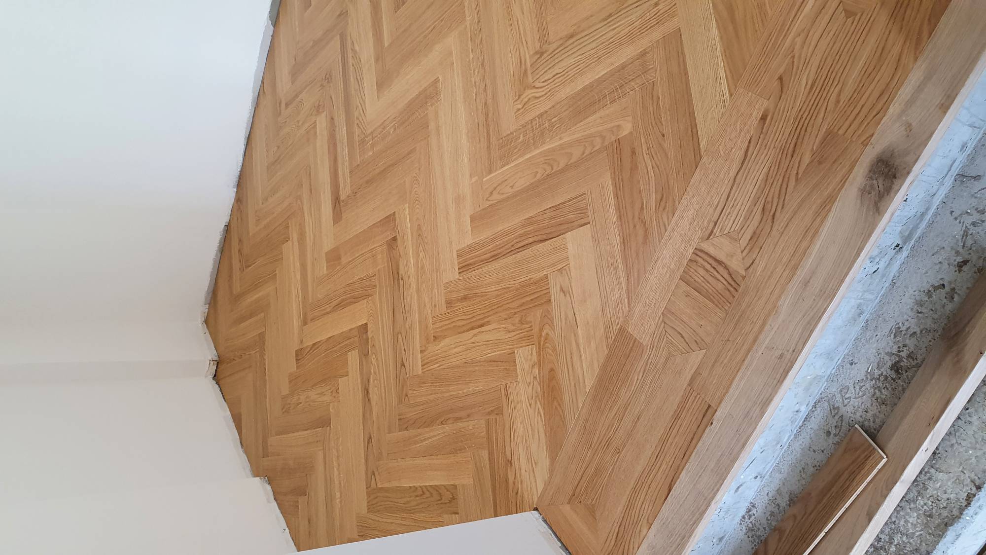 pose de parquet en chevron à bordeaux