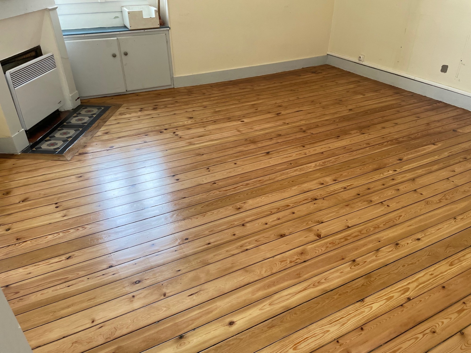Rénovation d’un vieux parquet en sapin à Bordeaux 