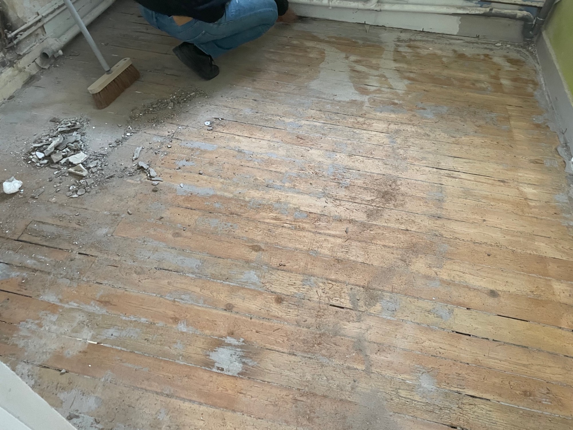 Rénovation d’un vieux parquet en sapin à Bordeaux 