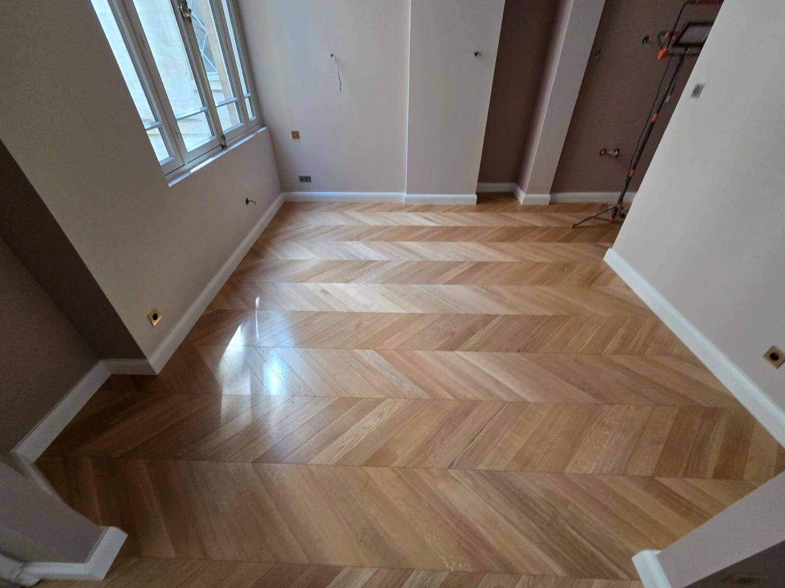 Motif point de Hongrie : élégance et symétrie dans un intérieur bordelais