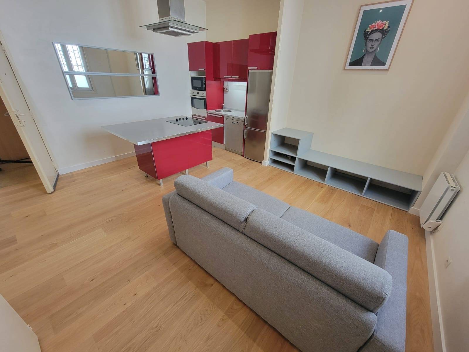 Pose de parquet chêne collé dans un intérieur bordelais – Le choix parfait pour un sol élégant et résistant.