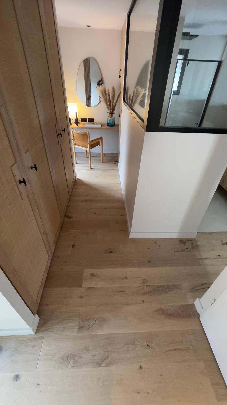 Un parquet en bois exotique pour un intérieur moderne à Bordeaux 
