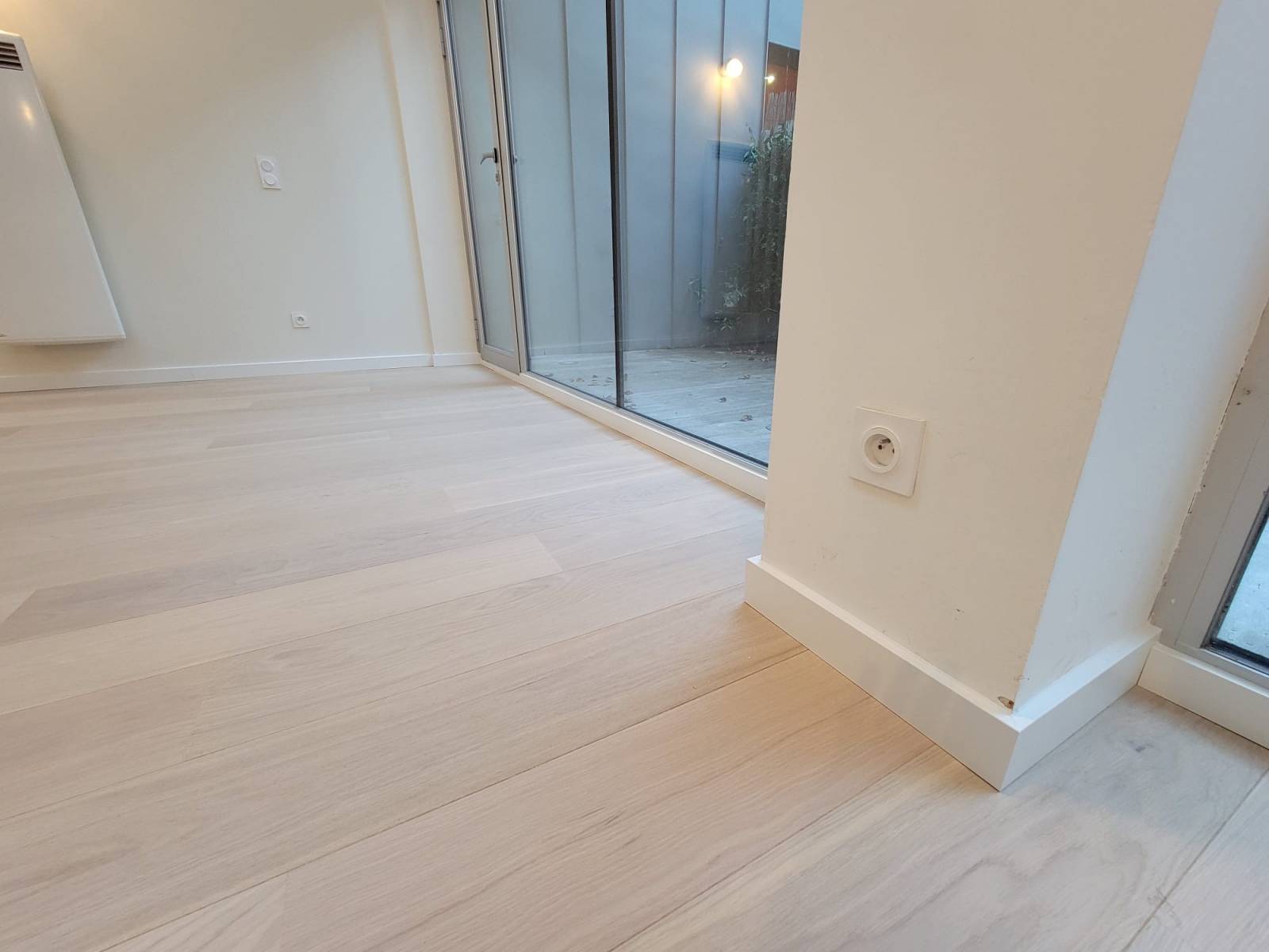 Parquet ABC huilé blanc à Bordeaux : un choix élégant pour sublimer votre espace de vie