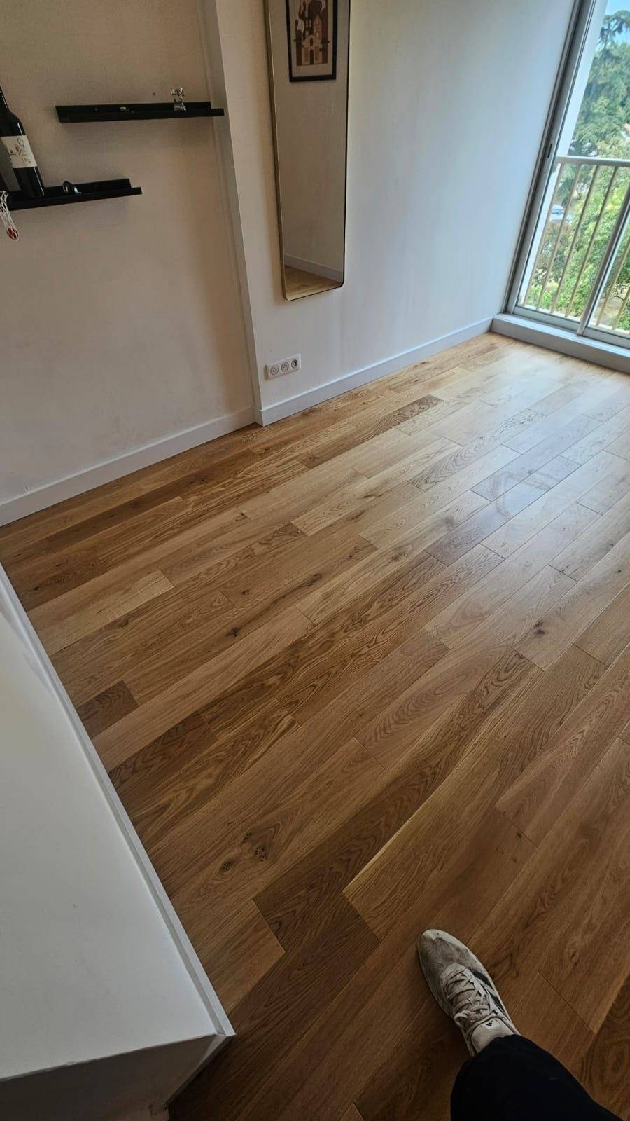 Pose parquet flottant RM 130 chêne contrecollé par RM Parquet Bordeaux dans une maison près de Bordeaux