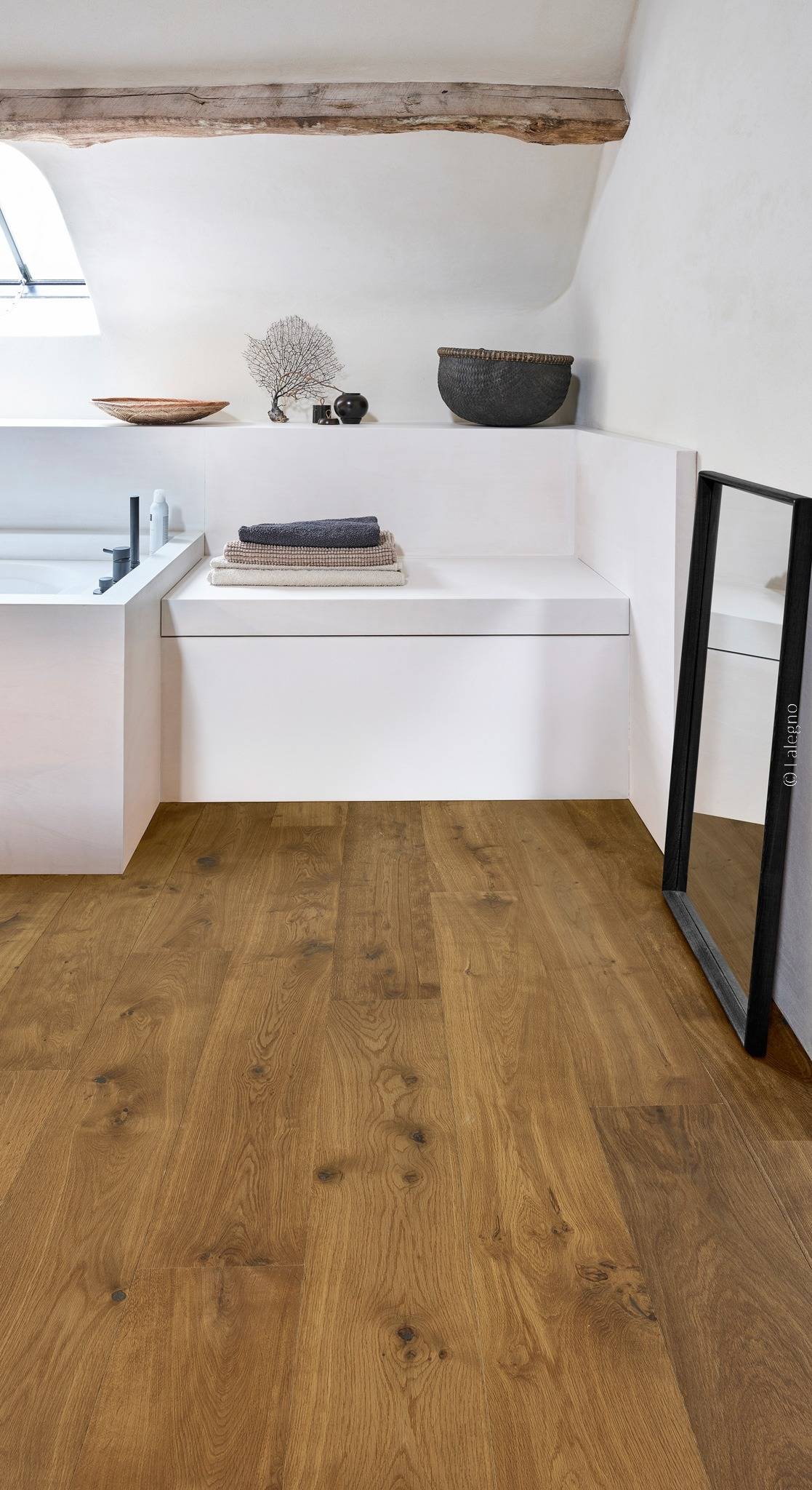 Parquet contrecollé chêne Classic Como à Bordeaux | RM Parquet Bordeaux Offrez à votre intérieur une élégance intemporelle avec le parquet contrecollé chêne Classic Como, une solution durable et esthétique, idéale pour vos projets à Bordeaux.