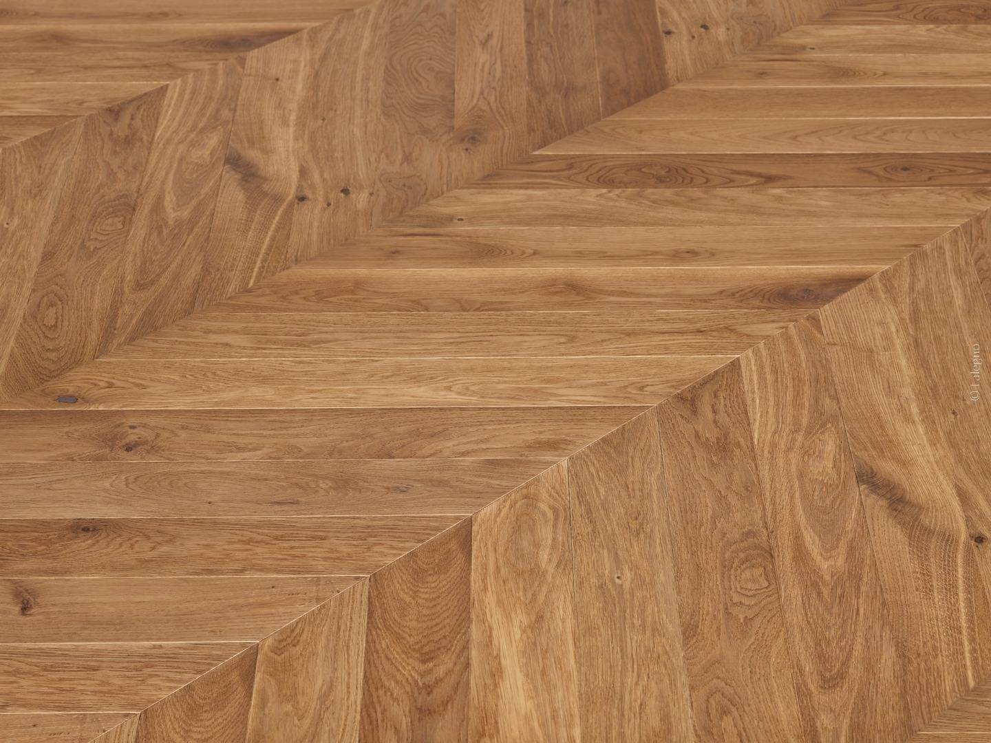 Pose de parquet point de Hongrie à Bordeaux | RM Parquet Bordeaux Faites confiance à RM Parquet Bordeaux pour la pose de votre parquet point de Hongrie chêne. Une installation soignée pour un résultat esthétique et durable, parfait pour tous vos projets d