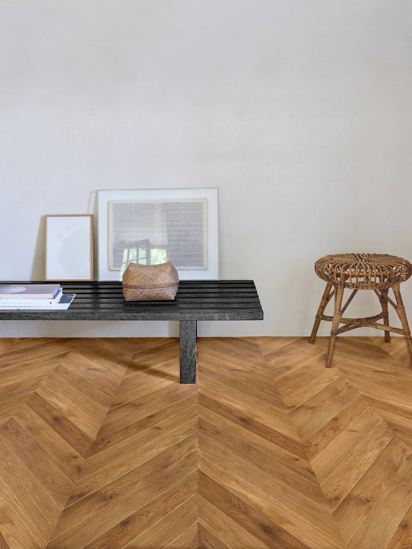 Parquet contrecollé chêne Como Point de Hongrie à Bordeaux | RM Parquet Bordeaux Découvrez l'élégance intemporelle du parquet contrecollé chêne Como Point de Hongrie, un choix parfait pour votre intérieur à Bordeaux. Un revêtement noble et durable, idéal 