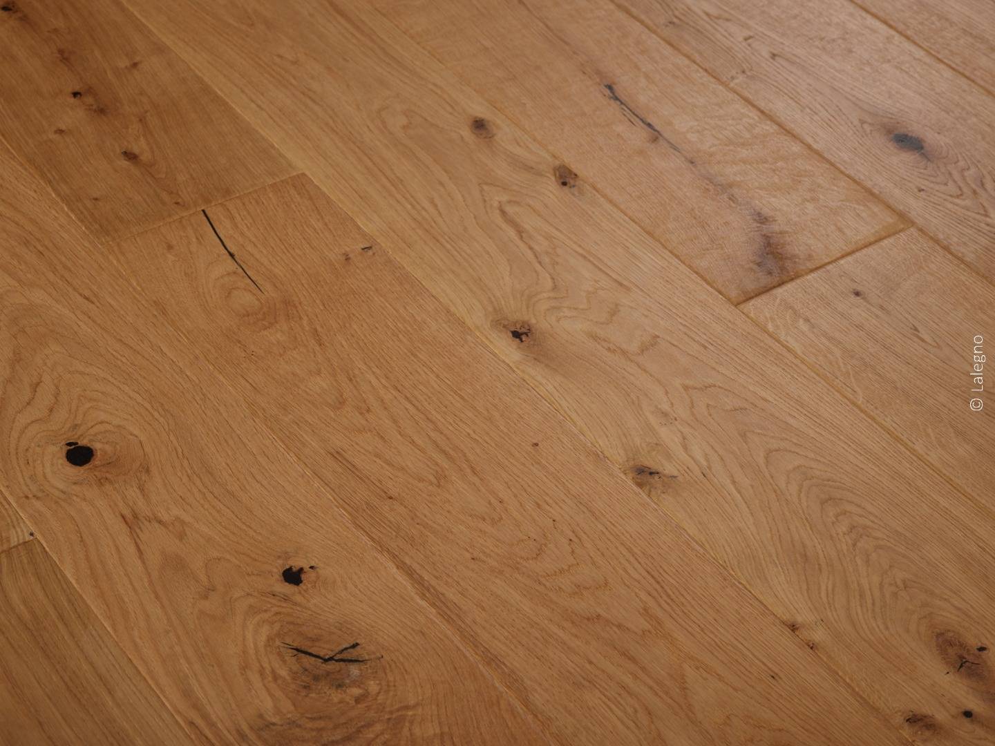 Installation parquet collé à Bordeaux avec le Classic Naturel Mat - Offrez à votre sol à Bordeaux un look naturel et raffiné avec le parquet contrecollé Classic Naturel Mat.