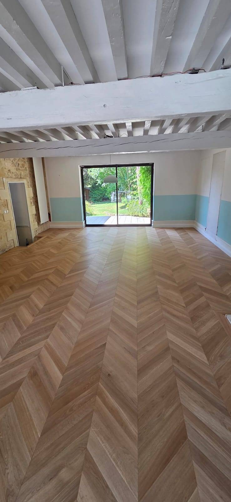 Pose de parquet point de Hongrie en chêne contrecollé par RM Parquet Bordeaux – Bordeaux centre