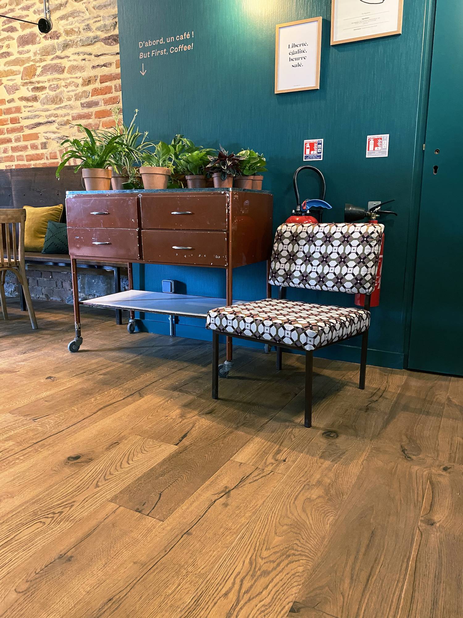 Parquet chêne contrecollé haut de gamme effet vieilli raboté huilé Bordeaux 