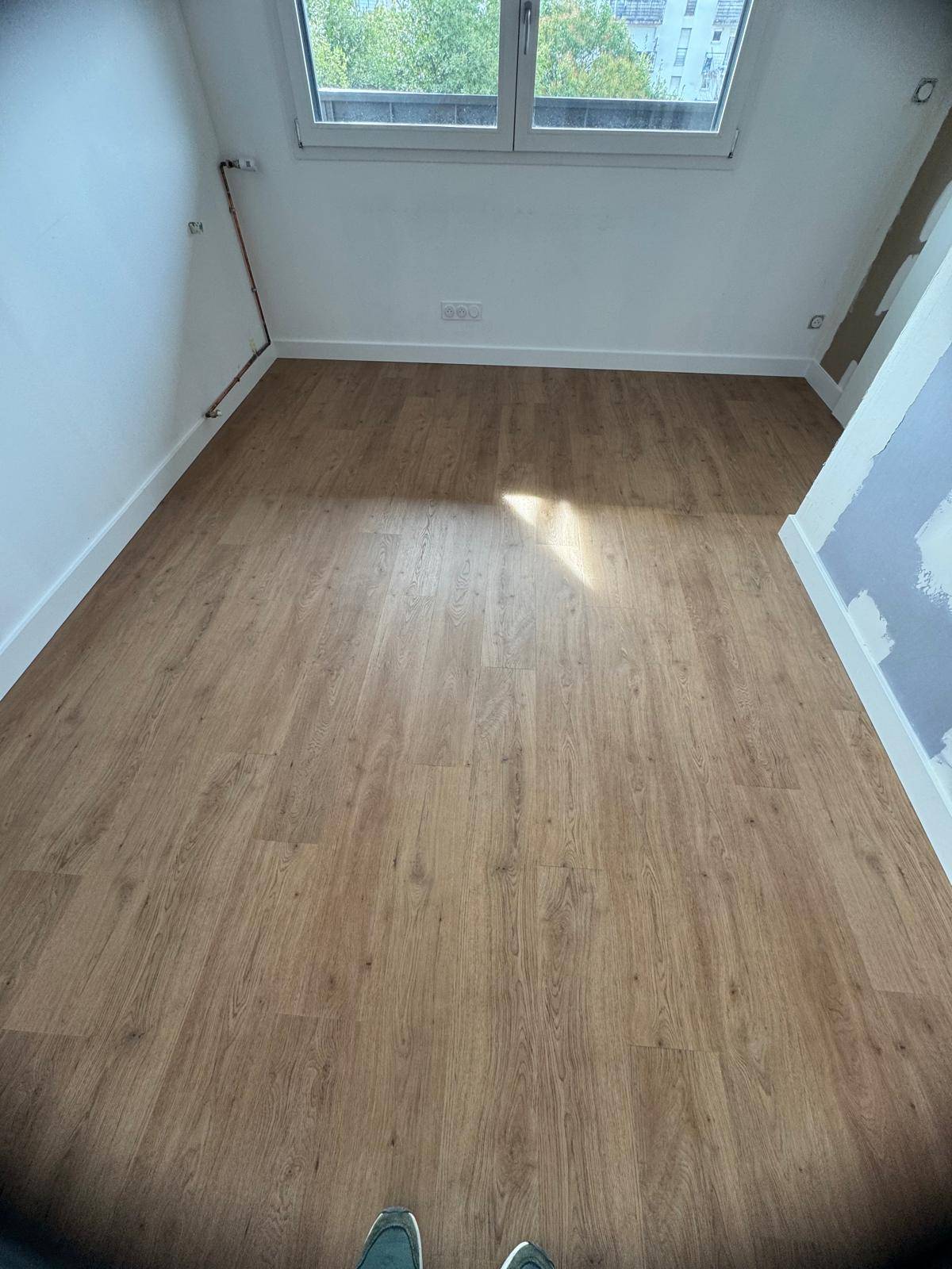 Parquet en chêne contrecollé posé à Bordeaux : un revêtement naturel et intemporel.