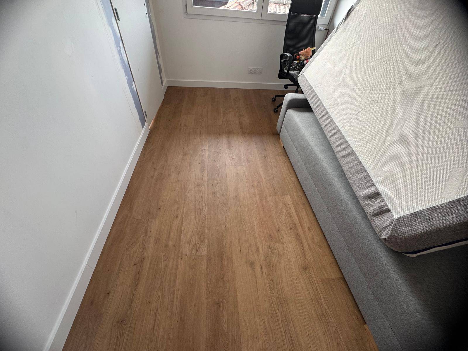 Pose collée de parquet à Bordeaux : une installation robuste et durable pour tous vos projets.