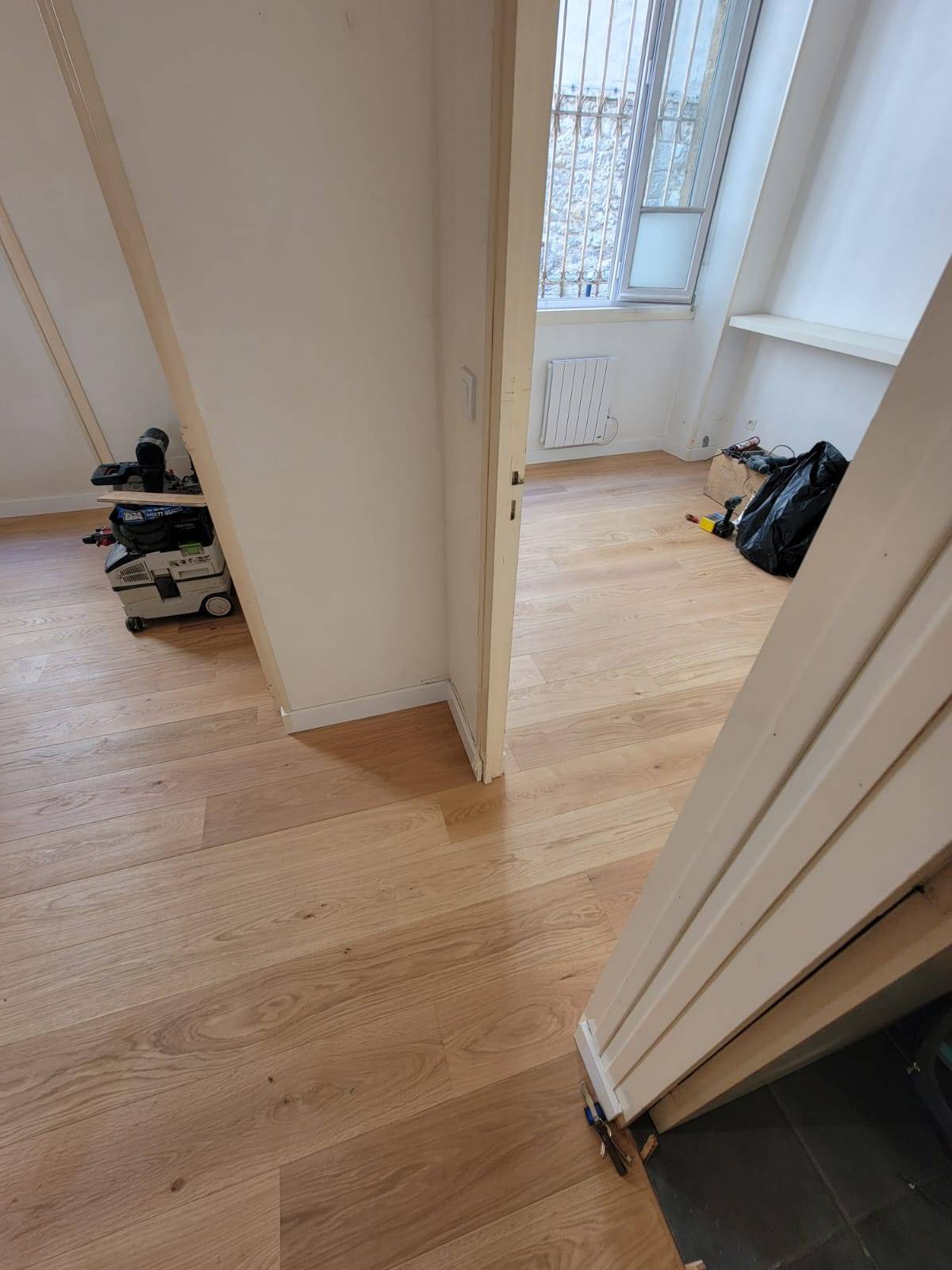 Pose de parquet chêne collé à Bordeaux – Experts en installation de parquet contrecollé pour une finition parfaite.