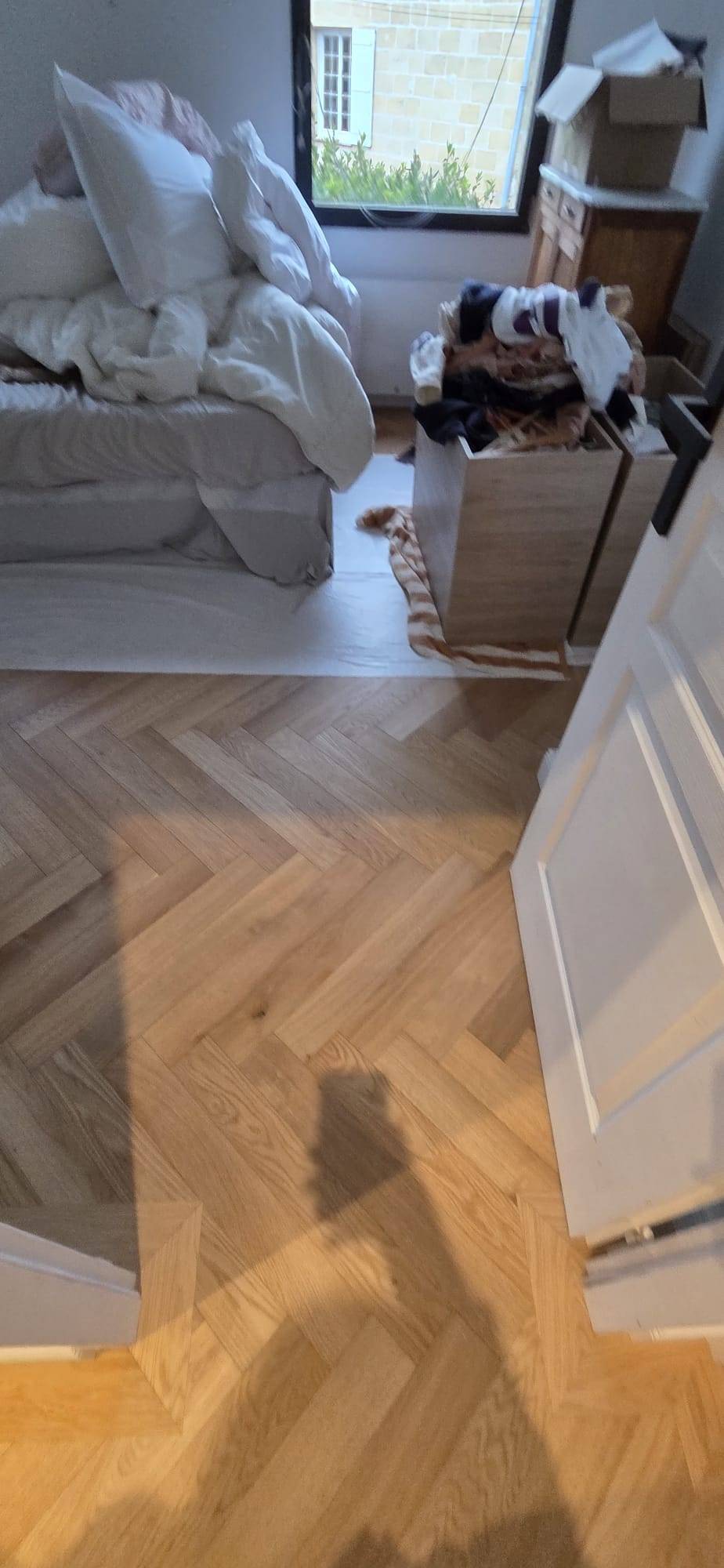 Présentation parquet chêne contrecollé dans notre magasin de parquet près de Bordeaux – conseils et sélection personnalisée. Présentation parquet chêne contrecollé dans notre magasin de parquet près de Bordeaux – conseils et sélection personnalisée.