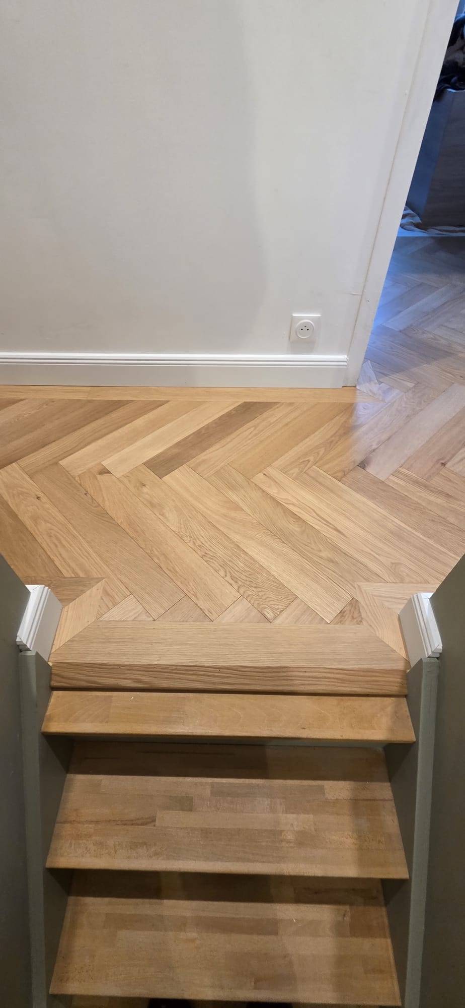 Projet de rénovation avec parquet bâton rompu à Bordeaux, accompagné par notre entreprise de parquet et notre équipe experte. Projet de rénovation avec parquet bâton rompu à Bordeaux, accompagné par notre entreprise de parquet et notre équipe experte.