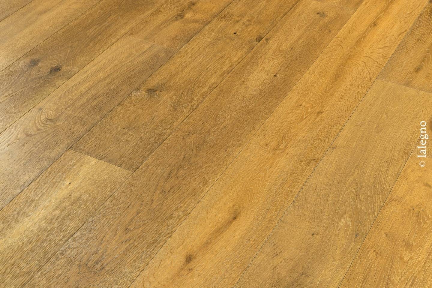Pose collée de parquet Brunello à Bordeaux : Apportez une touche d’élégance à votre intérieur avec la pose collée de parquet Brunello à Bordeaux. Un choix parfait pour les sols de qualité, offrant durabilité et esthétisme.