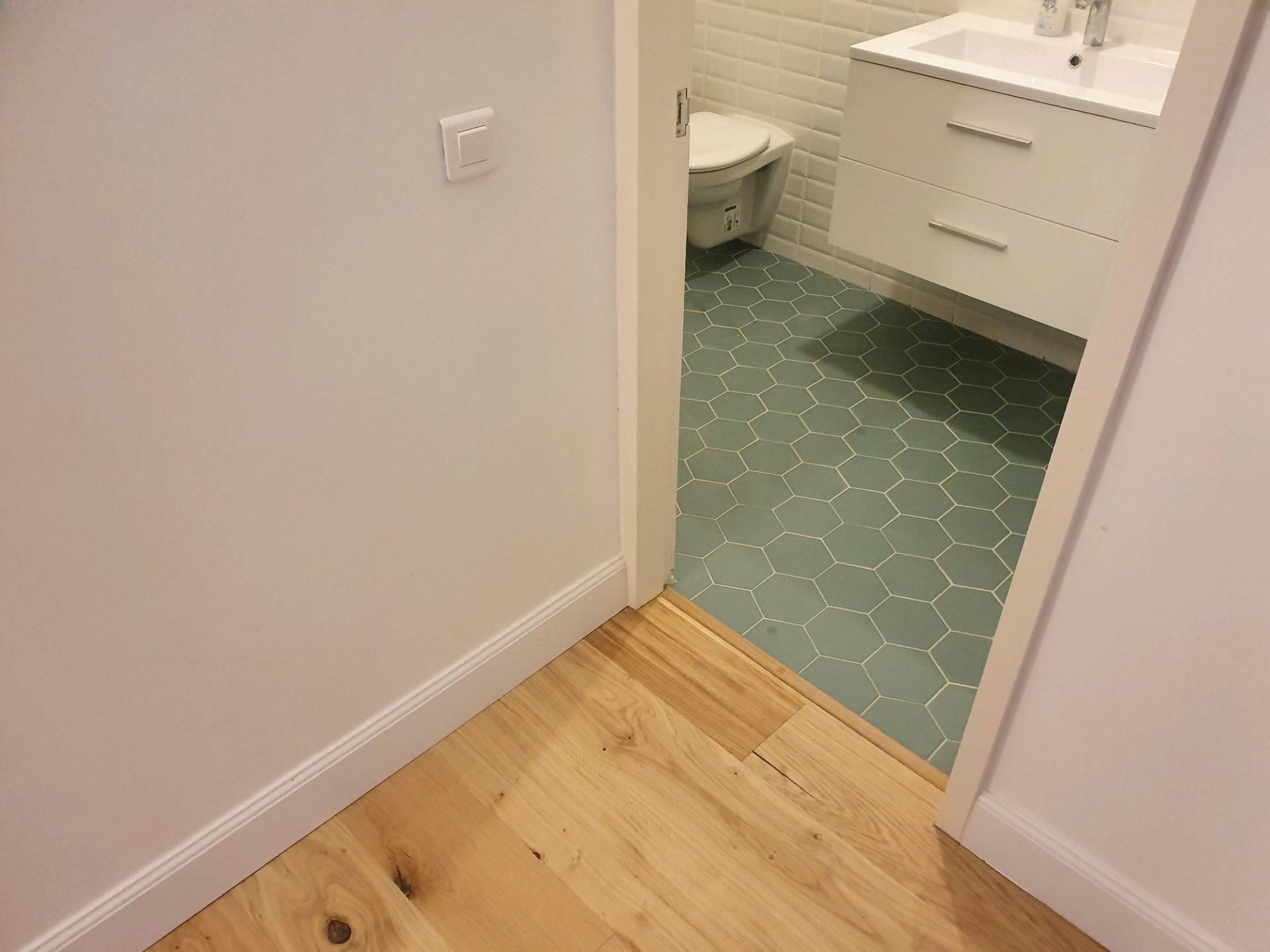 Pose d'un parquet contrecollé chêne clair appartement à Bordeaux