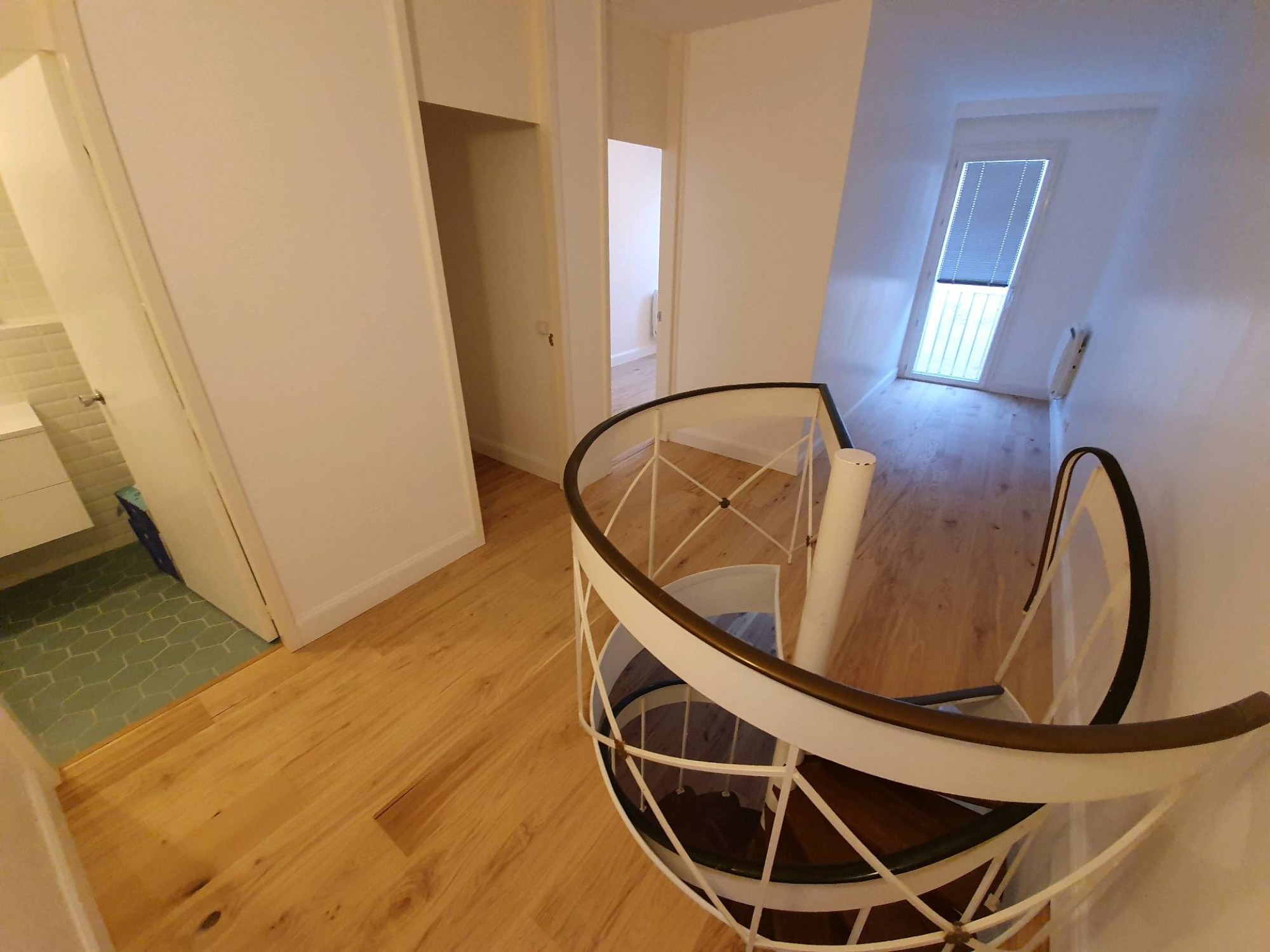 Pose d'un parquet contrecollé chêne clair appartement à Bordeaux