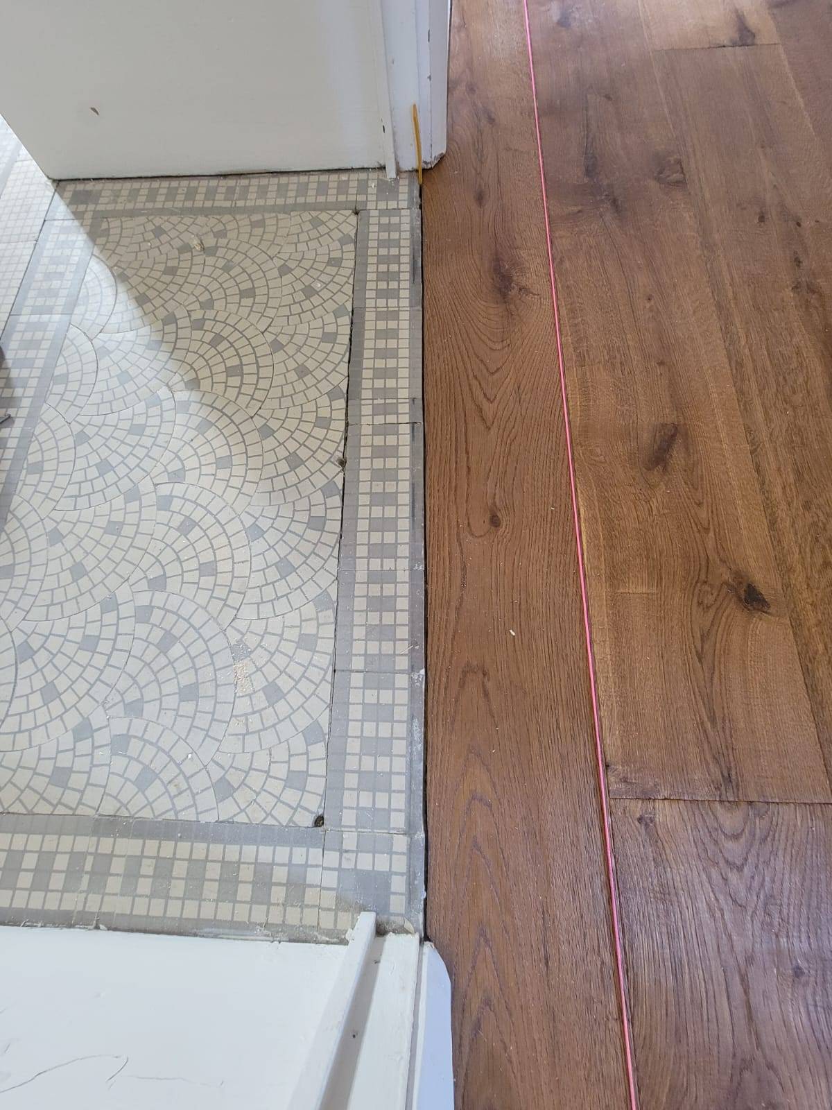 Parquet chêne contrecollé dans un restaurant à Bordeaux - RM Parquet Bordeaux 