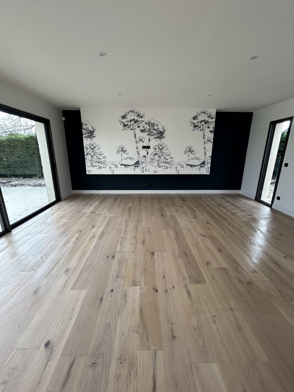 Élégance et durabilité parquet massif à Mérignac