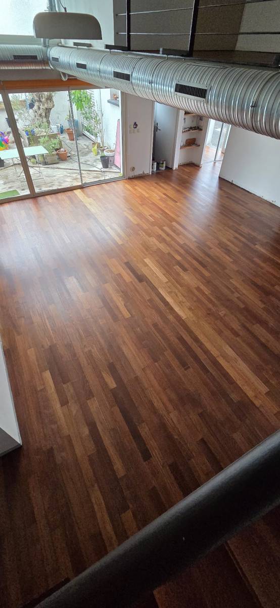Ponçage parquet Merbau exotique à Bordeaux réalisé par RM Parquet Bordeaux