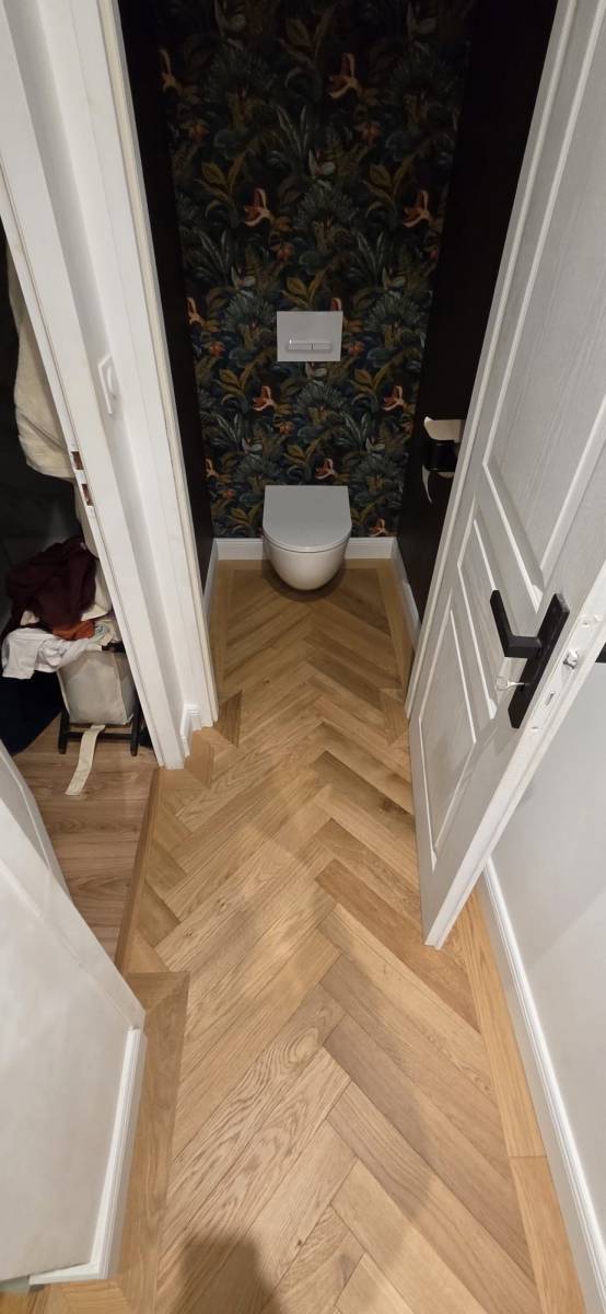 Finition parquet chêne contrecollé bâton rompu posée par RM Parquet, votre spécialiste parquet en Gironde. Finition parquet chêne contrecollé bâton rompu posée par RM Parquet, votre spécialiste parquet en Gironde.