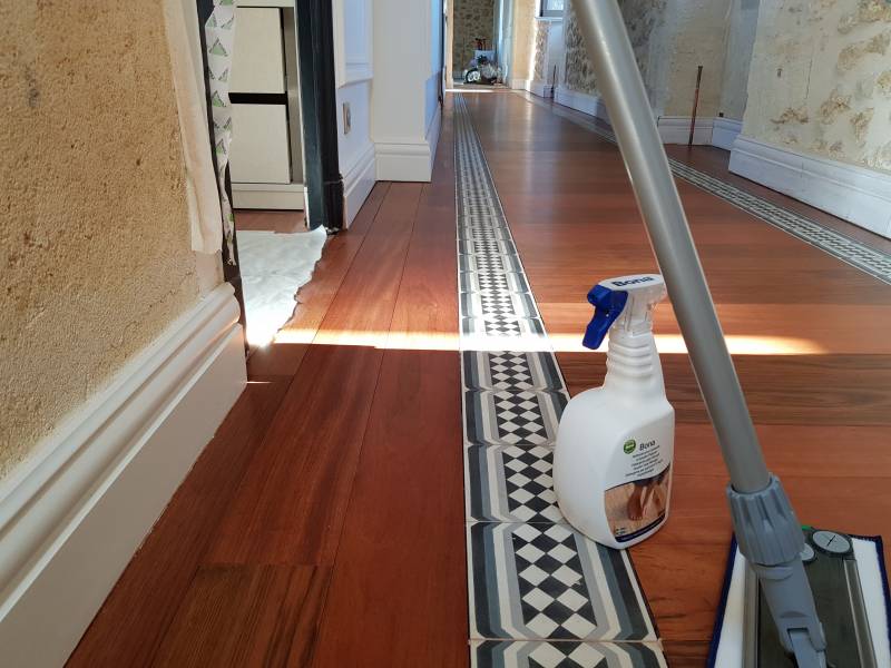Ponçage d'un parquet en bois exotique à Bordeaux