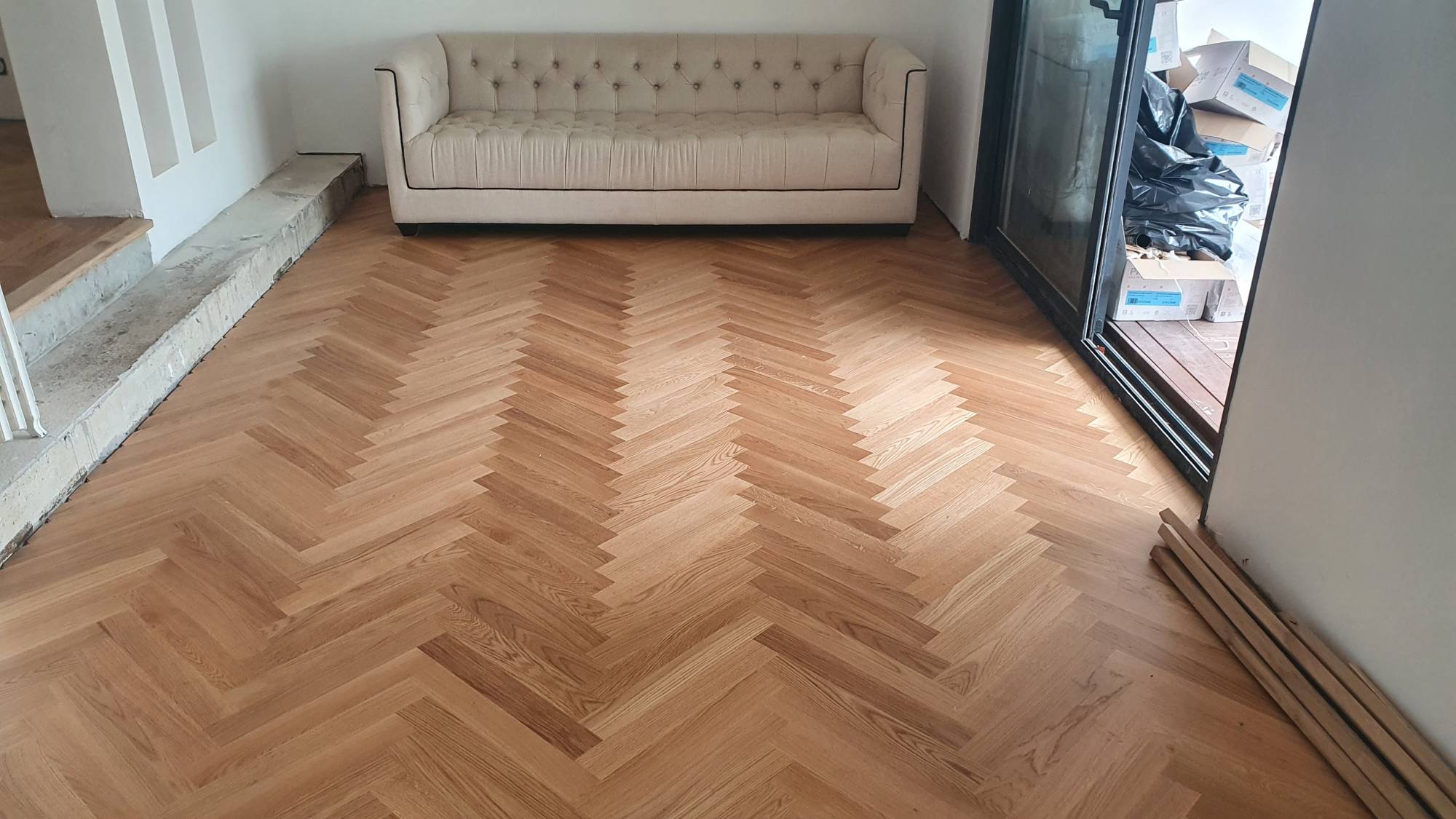 Pose de Parquet massif Bâton Rompu naturel vernis mat au Bouscat proche bordeaux