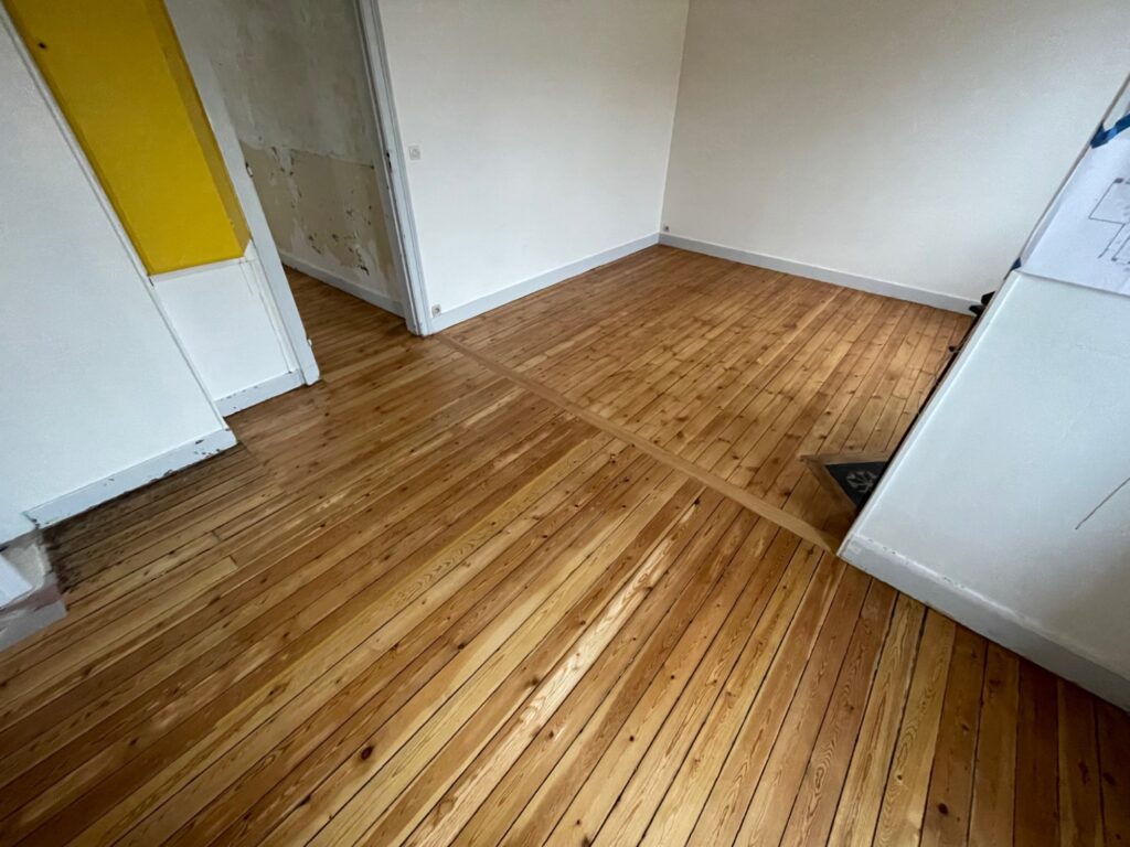 Rénovation d’un vieux parquet en sapin à Bordeaux