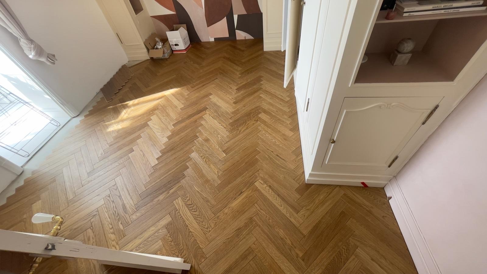Le Charme Intemporel du Parquet à Bâton Rompu à Bordeaux-Bègles: Un Chantier en Cours Plein de Promesses RM Parquet Bordeaux