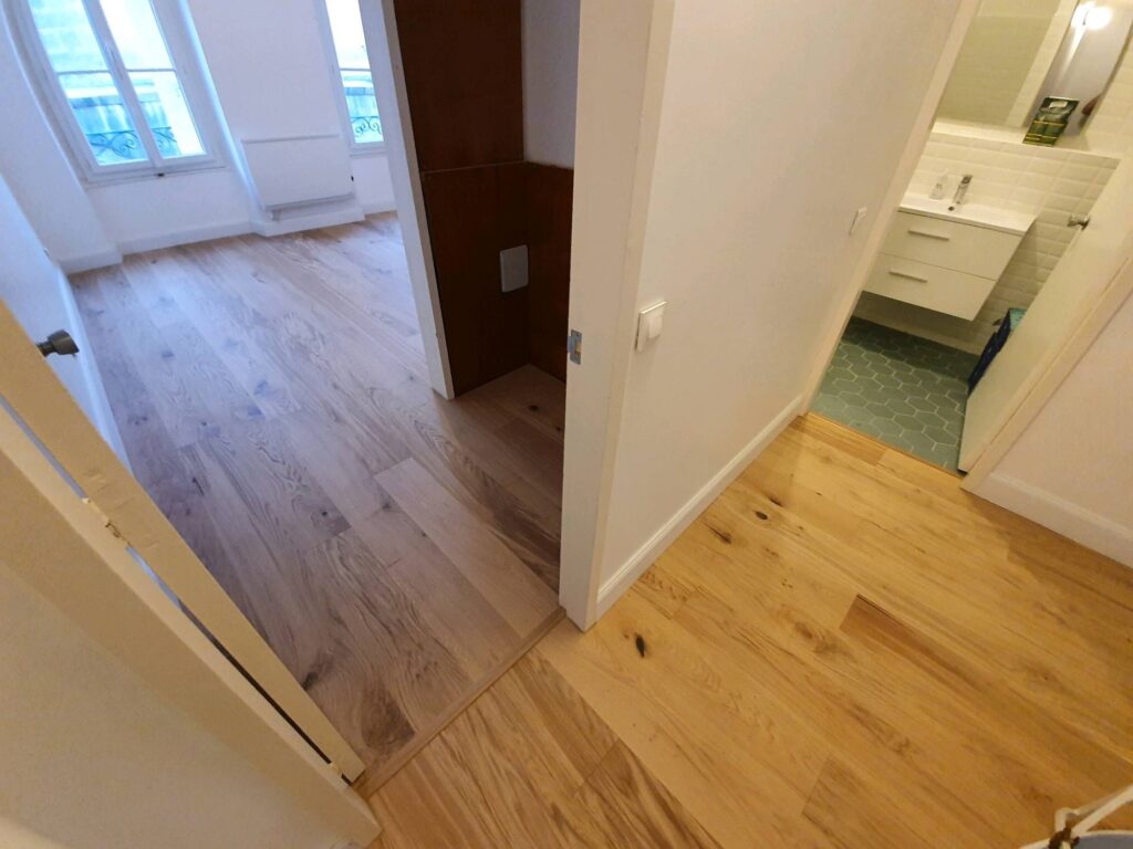 Pose d'un parquet contrecollé chêne clair appartement à Bordeaux