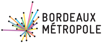 Logo Bordeaux Métropole : Réseau et identité visuelle Logo Bordeaux Métropole. Un réseau stylisé de lignes multicolores rayonnant d'un point central symbolise la connexion du territoire.