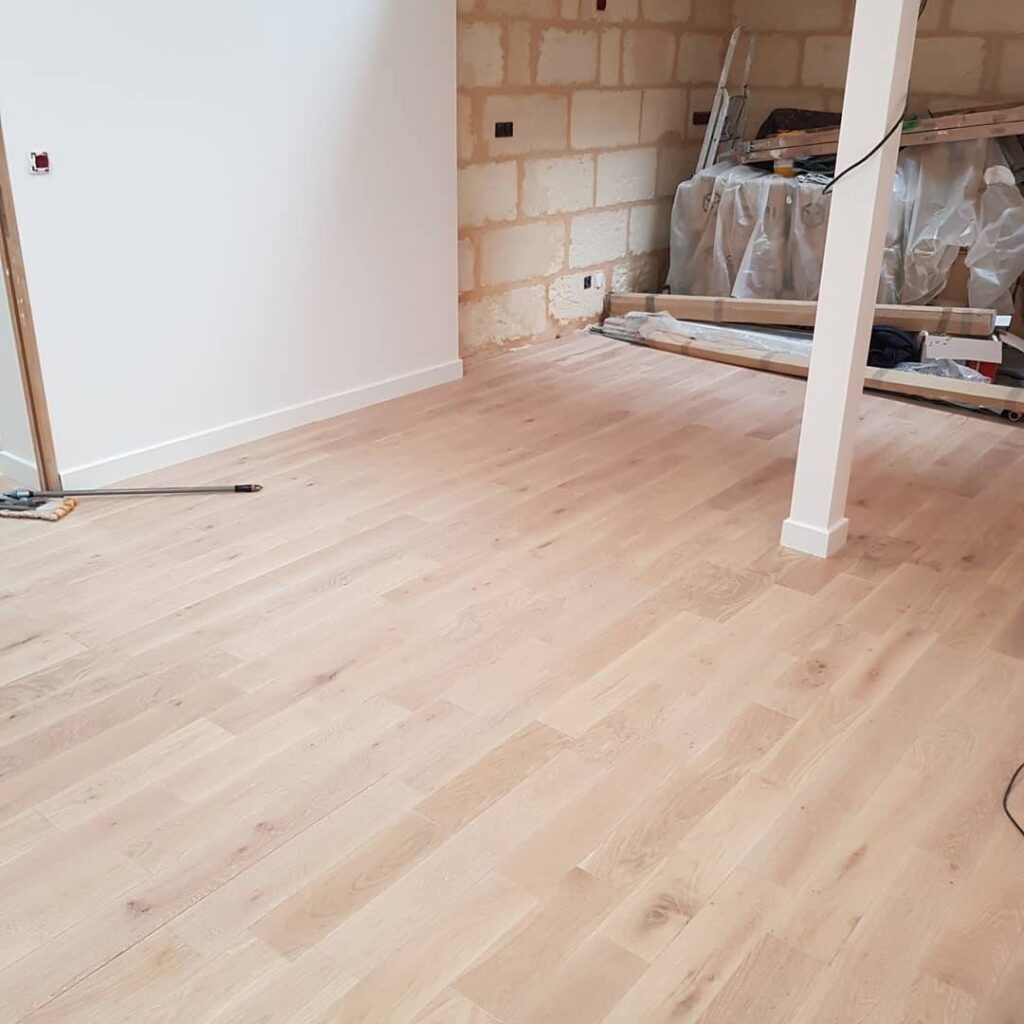 Pose Parquet Massif Chêne Blanchi Naturel à Mérignac