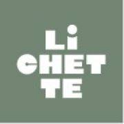 Logo LI CHET TE | Design typographique géométrique Logo blanc minimaliste "LI CHET TE" en trois lignes. Police géométrique épaisse sur fond vert sauge. Design graphique moderne.