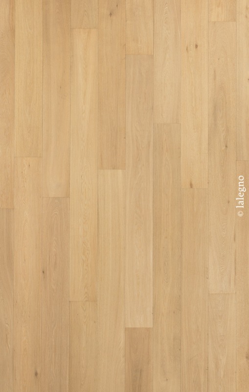 Parquet chêne naturel, lames larges. Pose à l'anglaise. Sol bois clair, grain subtil. Copyright lalegno.