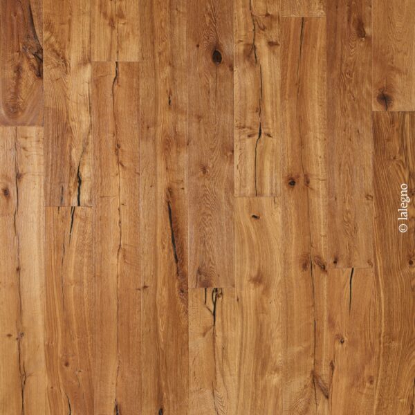 Plancher en bois chêne rustique, couleur ambre/miel, avec veines marquées, nœuds et fissures foncées. Copyright: lalegno.